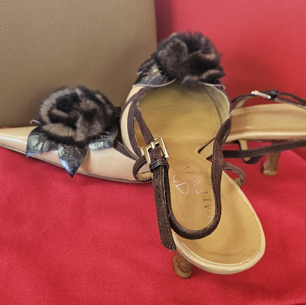 Valentino Garavani beautiful shoe - Picture 9 of 15